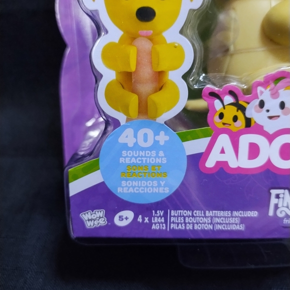 NEW!! Fingerlings Interactive Yellow Dog Toy Adopt Me! 40+ Sounds & Reactions - Picture 4 of 5